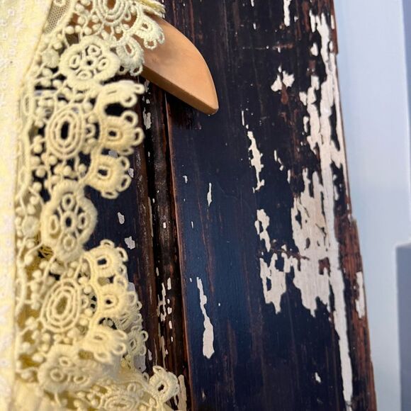 Women’s Juicy Couture Boho yellow lace and button tank top. Size XL - Picture 4 of 11